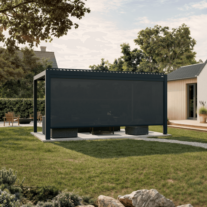 Manual retractable side screen, 16' in anthracite, on an aluminum pergola